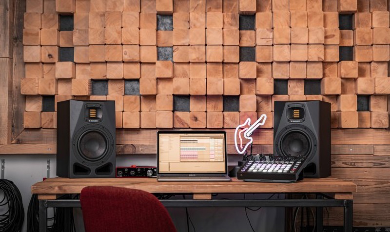 loa kiểm âm Adam Audio A7V