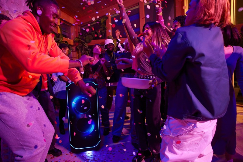 Loa JBL PartyBox Ultimate được thiết kế hoàn hảo với hệ thống đèn LED và đèn chớp nháy theo nhạc hoàn toàn mới