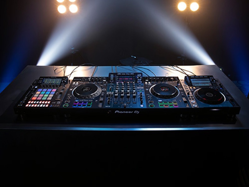 Bàn DJ XDJ-XZ thiết kế độc đáo